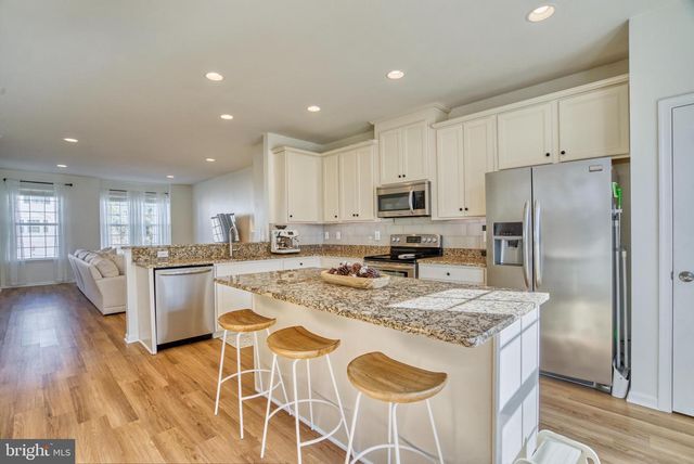 8217 HERITAGE CROSSING CT, Manassas, VA 20109