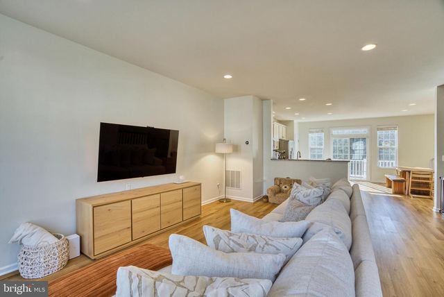 8217 HERITAGE CROSSING CT, Manassas, VA 20109