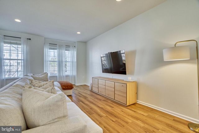 8217 HERITAGE CROSSING CT, Manassas, VA 20109