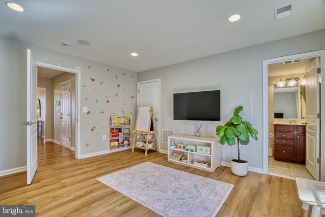 8217 HERITAGE CROSSING CT, Manassas, VA 20109