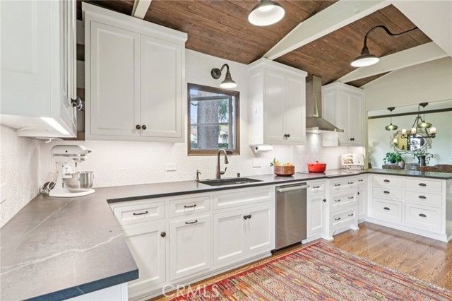 1620 Broadview Drive, Glendale, CA 91208