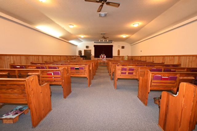 2222 Waynesboro Hwy, Hohenwald, TN 38462