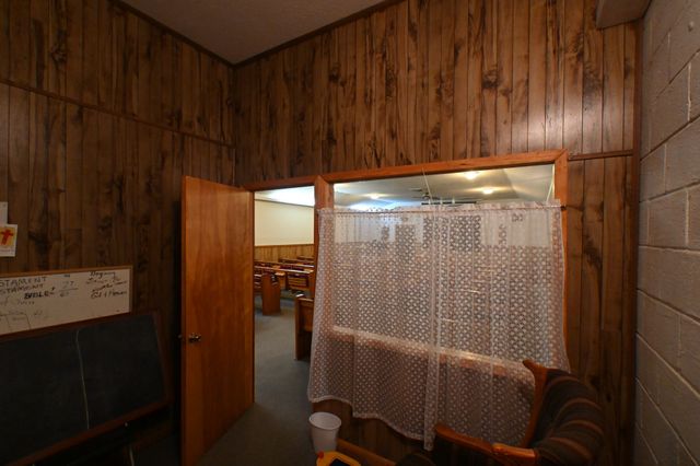 2222 Waynesboro Hwy, Hohenwald, TN 38462