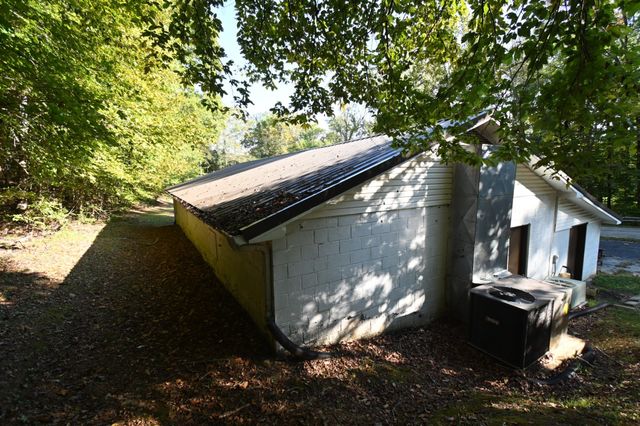 2222 Waynesboro Hwy, Hohenwald, TN 38462