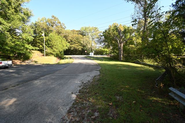 2222 Waynesboro Hwy, Hohenwald, TN 38462