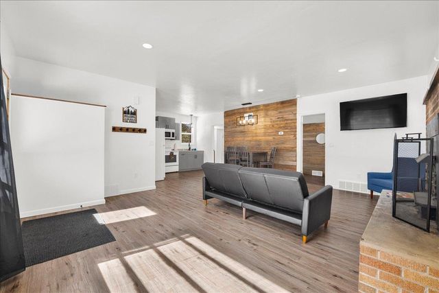 W9862 COUNTY RD W, Crivitz, WI 54114