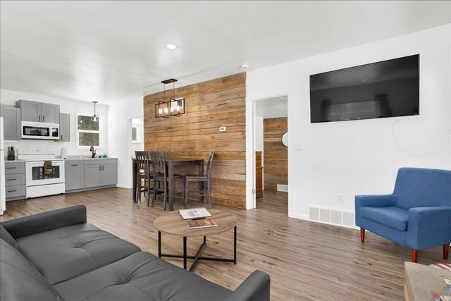 W9862 COUNTY RD W, Crivitz, WI 54114