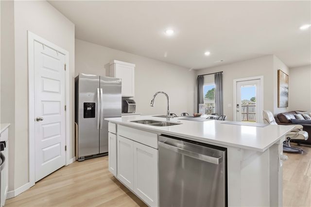 909 W Cottonwood Street, Rogers, AR 72758