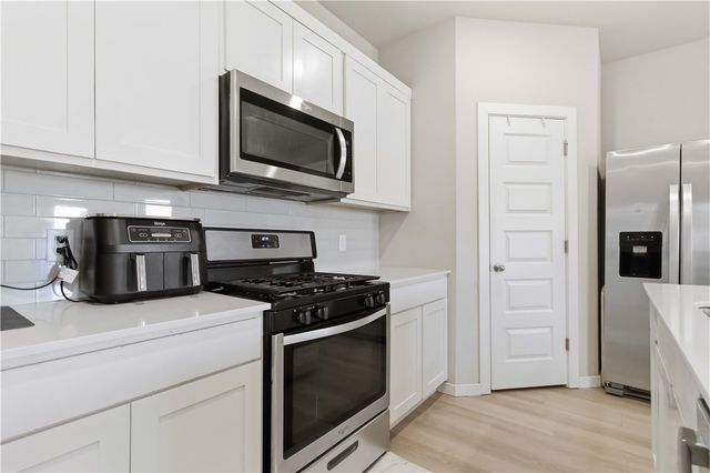 909 W Cottonwood Street, Rogers, AR 72758