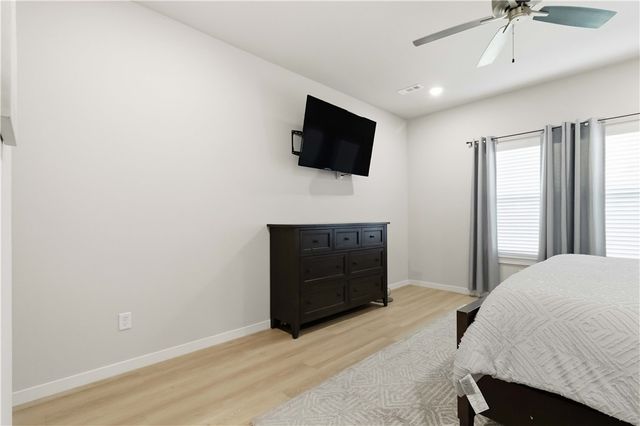 909 W Cottonwood Street, Rogers, AR 72758
