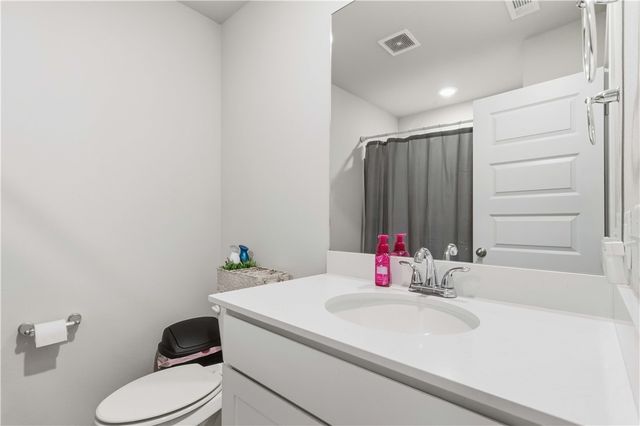 909 W Cottonwood Street, Rogers, AR 72758