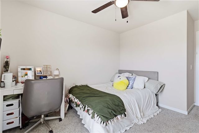 909 W Cottonwood Street, Rogers, AR 72758
