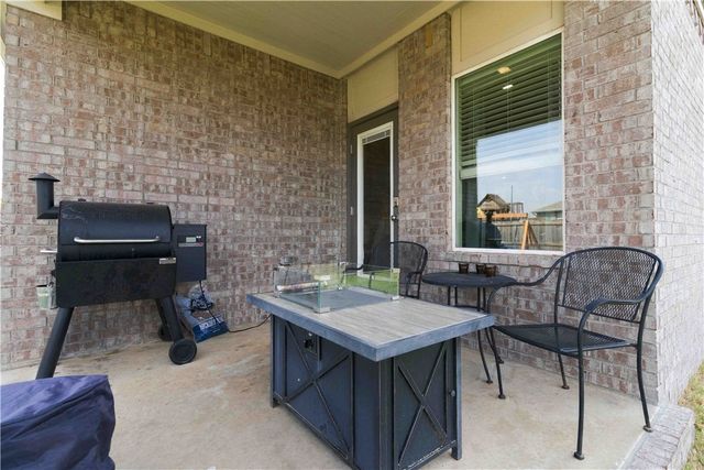 909 W Cottonwood Street, Rogers, AR 72758
