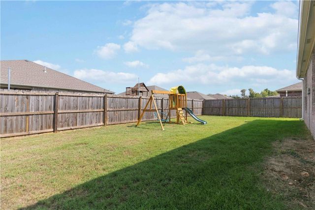 909 W Cottonwood Street, Rogers, AR 72758