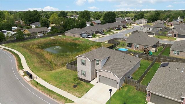 909 W Cottonwood Street, Rogers, AR 72758