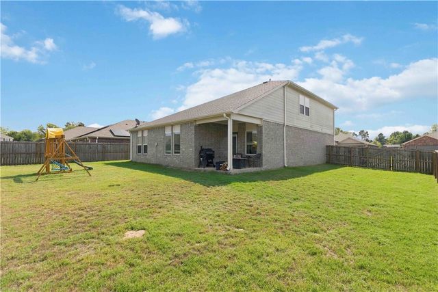 909 W Cottonwood Street, Rogers, AR 72758