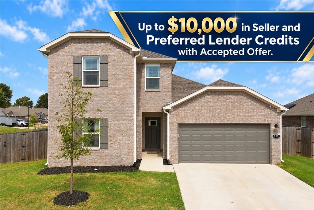 909 W Cottonwood Street, Rogers, AR 72758