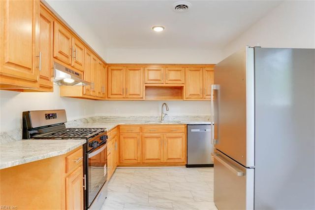 123 Delmar LN, Newport News, VA 23602