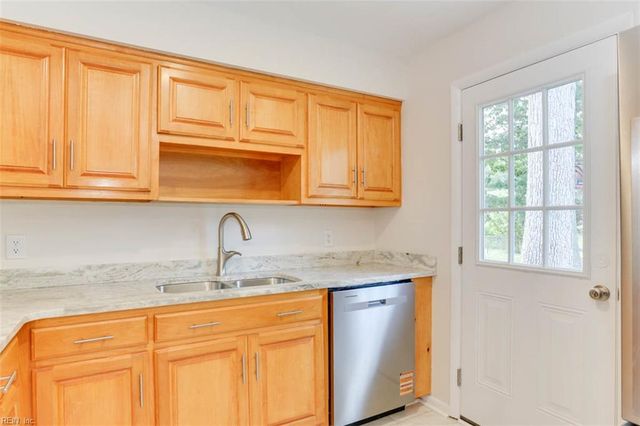 123 Delmar LN, Newport News, VA 23602