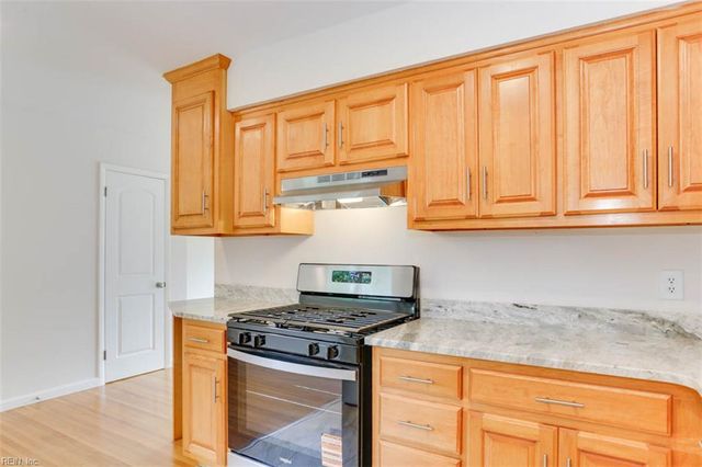 123 Delmar LN, Newport News, VA 23602