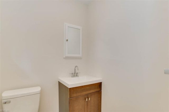 123 Delmar LN, Newport News, VA 23602