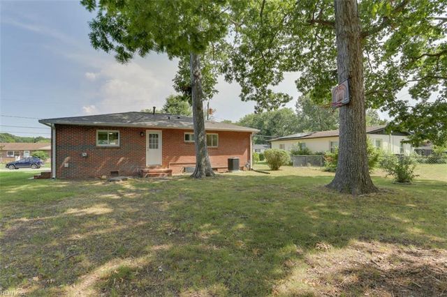 123 Delmar LN, Newport News, VA 23602