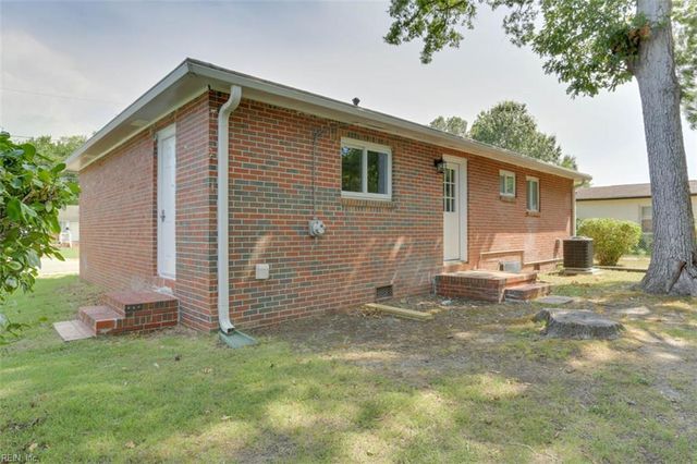 123 Delmar LN, Newport News, VA 23602