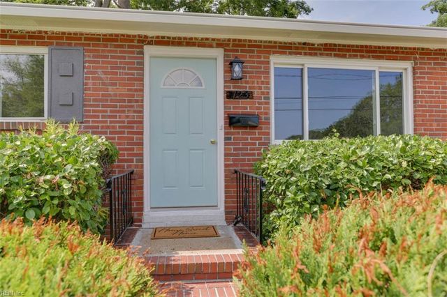 123 Delmar LN, Newport News, VA 23602