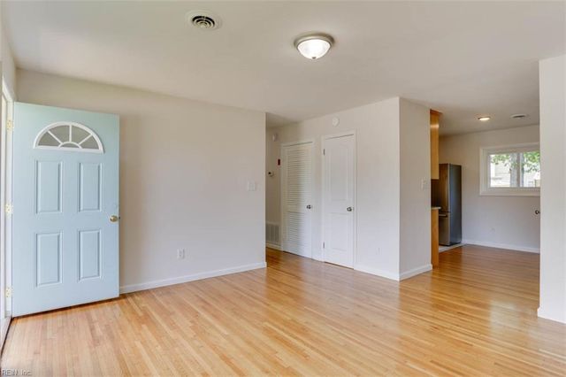 123 Delmar LN, Newport News, VA 23602