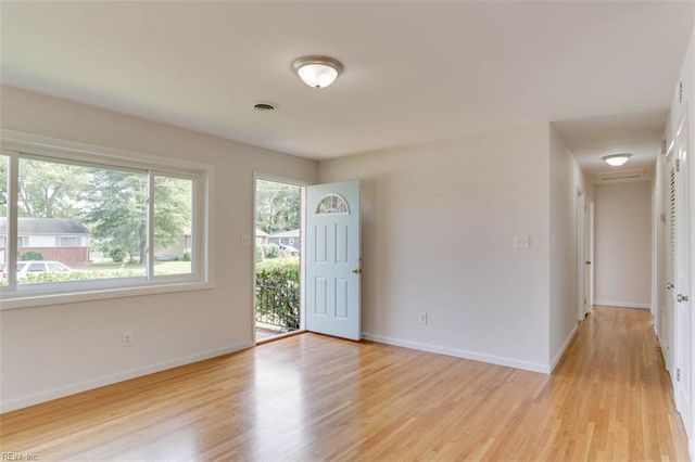 123 Delmar LN, Newport News, VA 23602