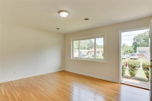 123 Delmar LN, Newport News, VA 23602