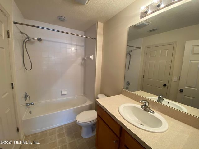 8550 ARGYLE BUSINESS Loop 302, Jacksonville, FL 32244