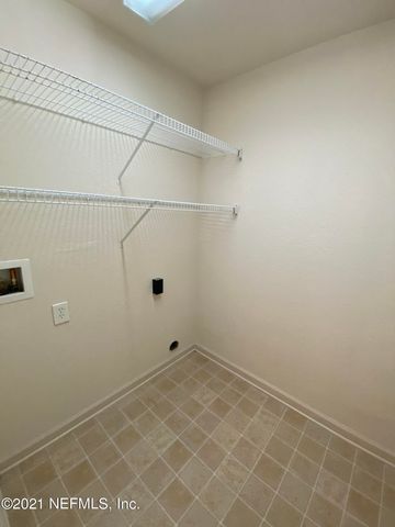 8550 ARGYLE BUSINESS Loop 302, Jacksonville, FL 32244
