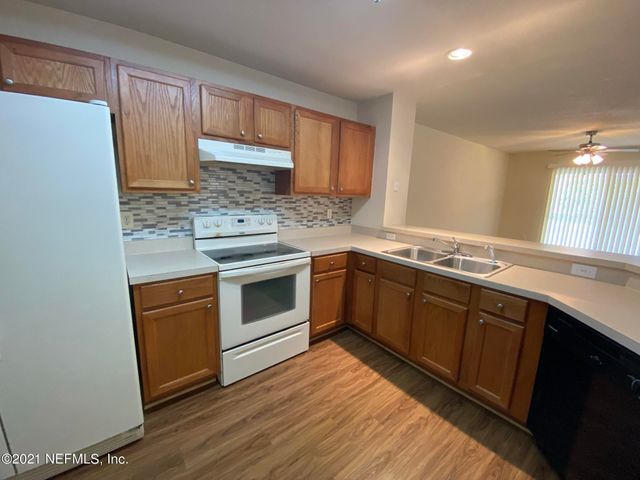8550 ARGYLE BUSINESS Loop 302, Jacksonville, FL 32244
