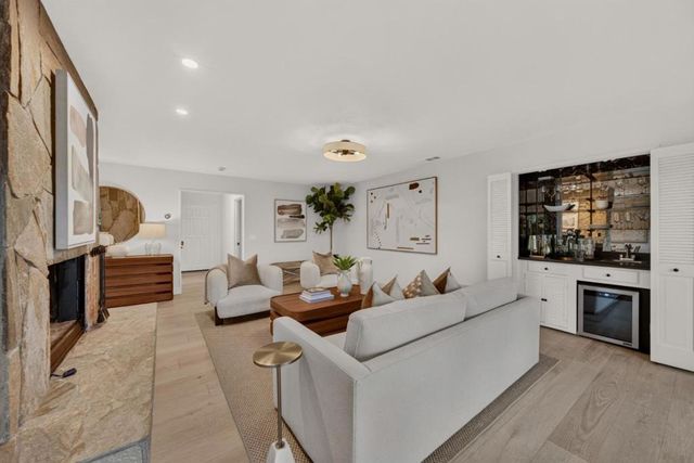 1215 Eva Avenue, Los Altos, CA 94024