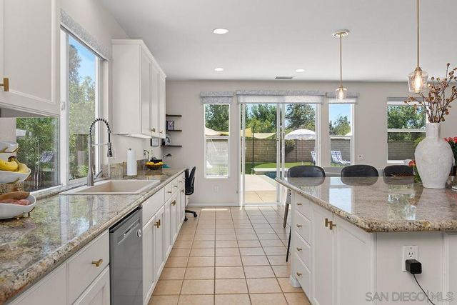 2340 Douglaston Glen, Escondido, CA 92026