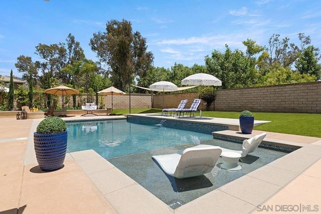2340 Douglaston Glen, Escondido, CA 92026