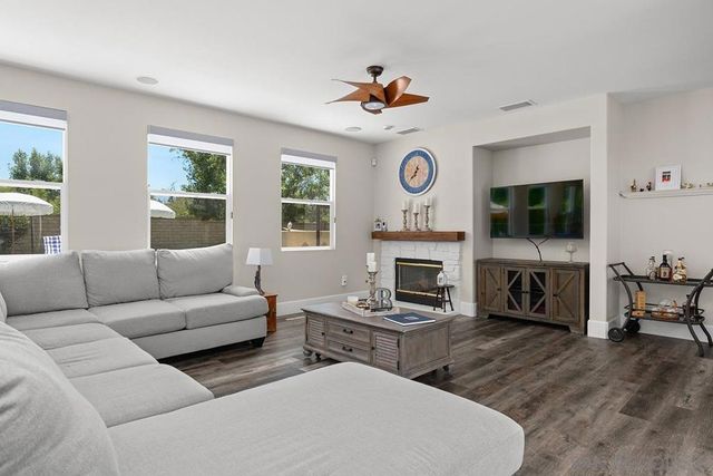 2340 Douglaston Glen, Escondido, CA 92026