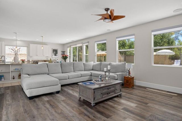 2340 Douglaston Glen, Escondido, CA 92026
