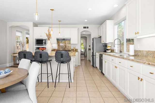 2340 Douglaston Glen, Escondido, CA 92026