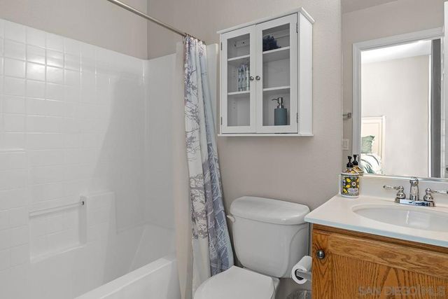 2340 Douglaston Glen, Escondido, CA 92026