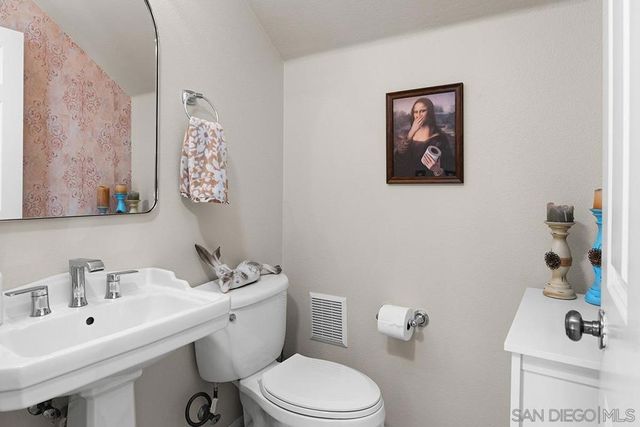 2340 Douglaston Glen, Escondido, CA 92026