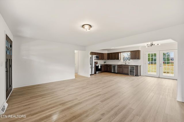 229 Brown Crest Rd, Lafollette, TN 37766