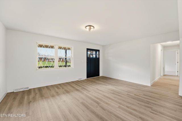 229 Brown Crest Rd, Lafollette, TN 37766