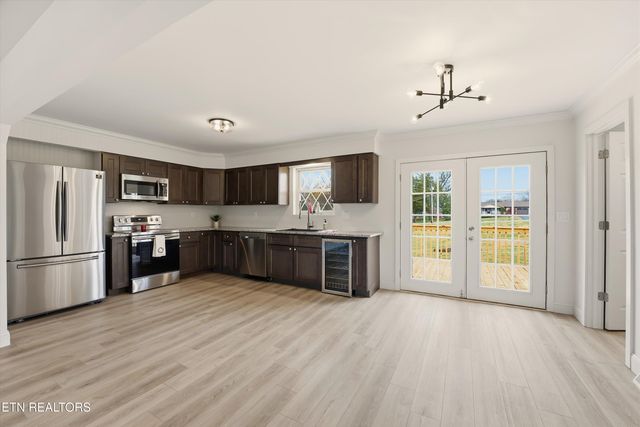 229 Brown Crest Rd, Lafollette, TN 37766