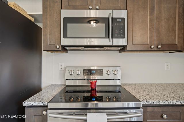 229 Brown Crest Rd, Lafollette, TN 37766