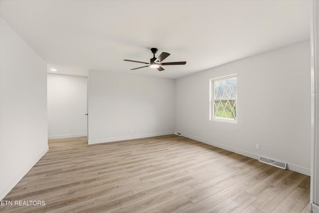 229 Brown Crest Rd, Lafollette, TN 37766