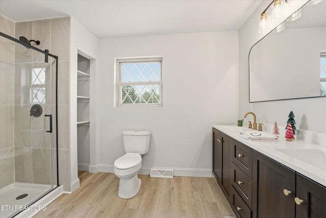 229 Brown Crest Rd, Lafollette, TN 37766