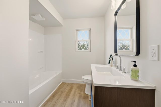 229 Brown Crest Rd, Lafollette, TN 37766