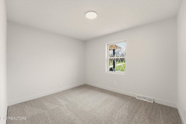 229 Brown Crest Rd, Lafollette, TN 37766